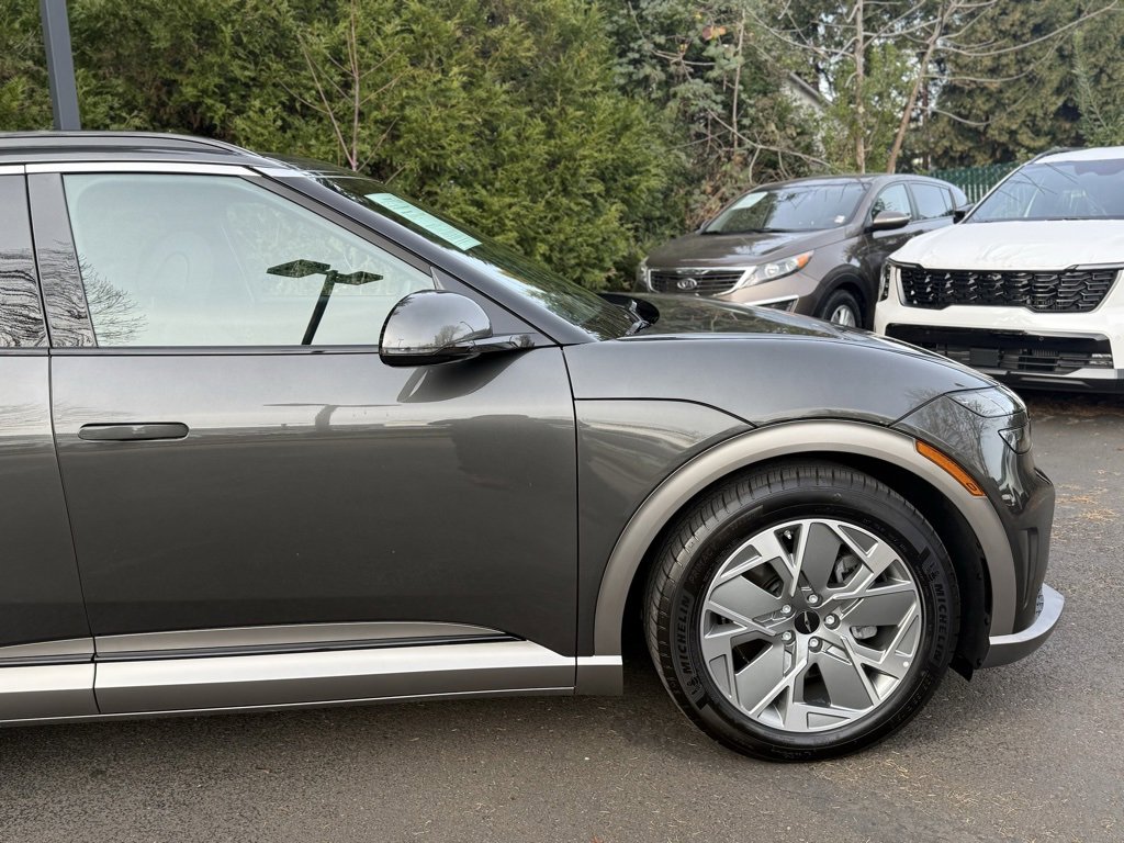 Used 2024 Genesis GV60 RWD image 15