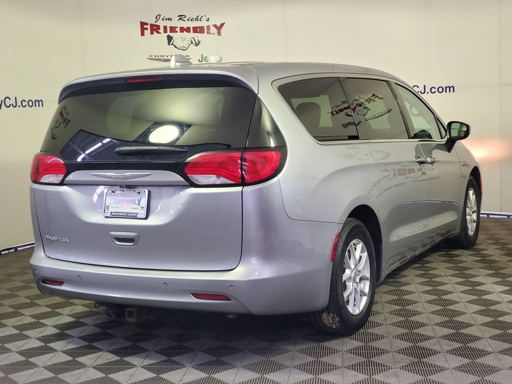 Used 2017 Chrysler Pacifica Touring FWD video 3
