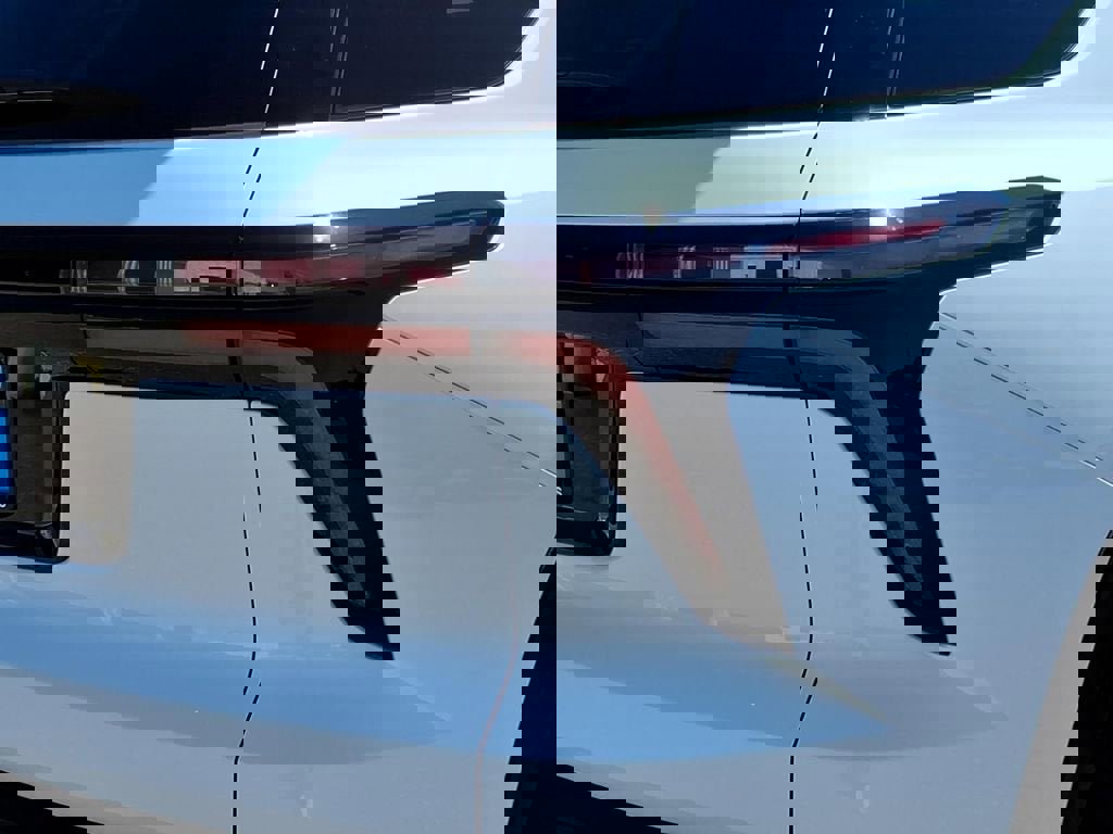 New 2026 Chevrolet Traverse LT w/ Sun and Wheel Package image 9