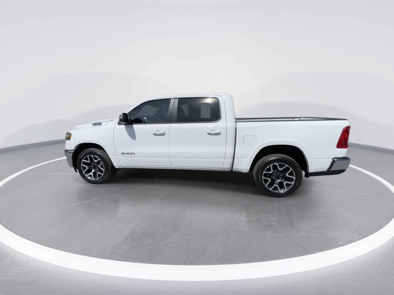 Used 2025 RAM 1500 Laramie AWD/4WD image 11