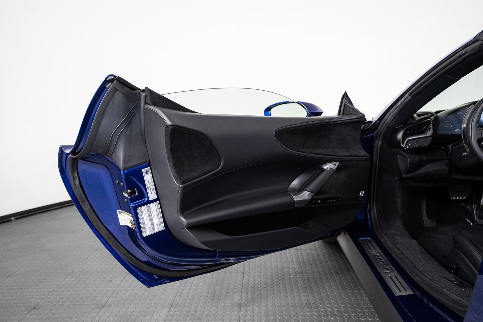 Certified 2025 Ferrari SF90 Spider AWD/4WD image 18