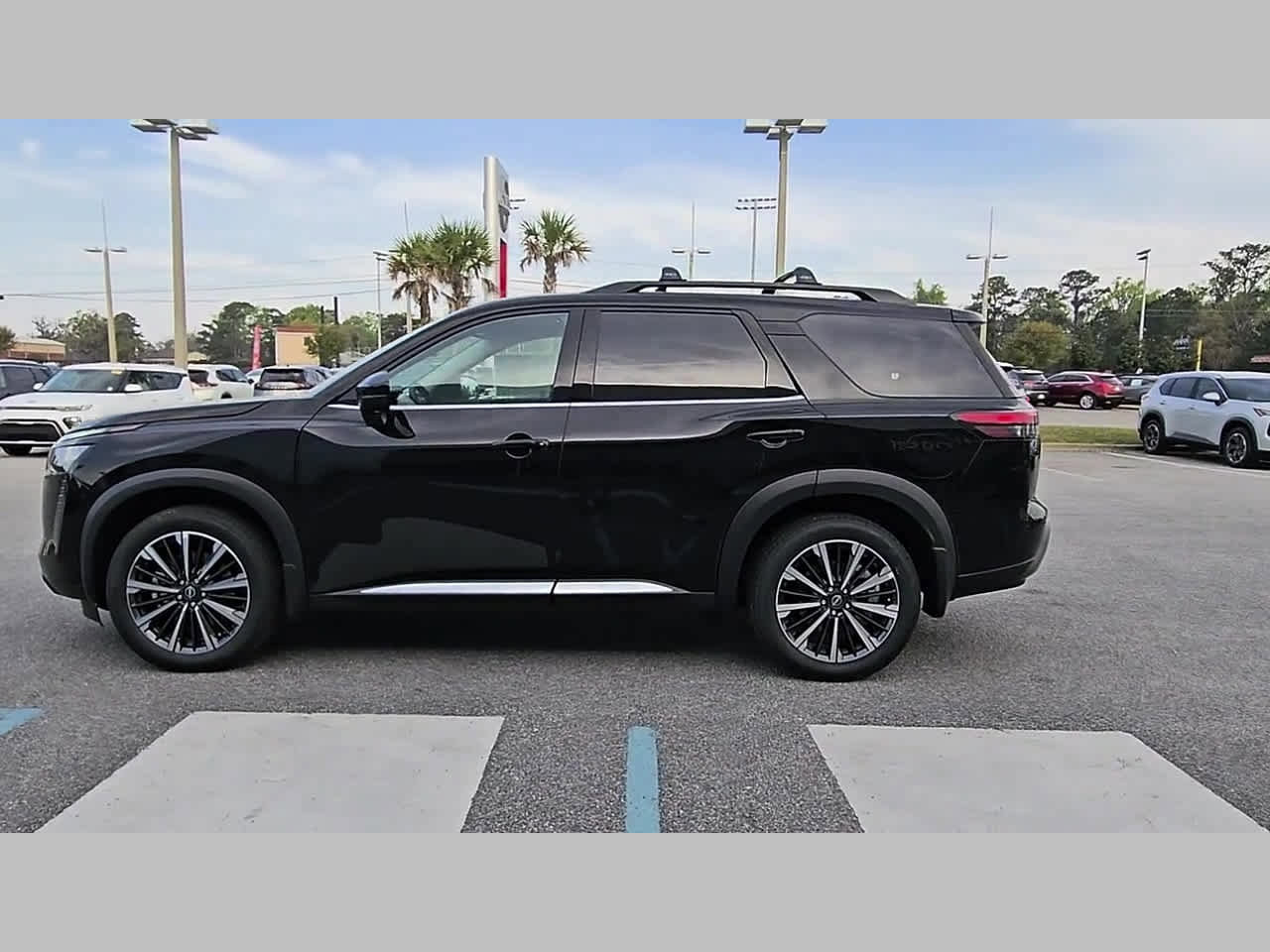 New 2026 Nissan Pathfinder Platinum FWD image 24