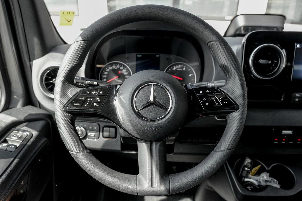 Used 2025 Mercedes-Benz Sprinter 2500 image 16