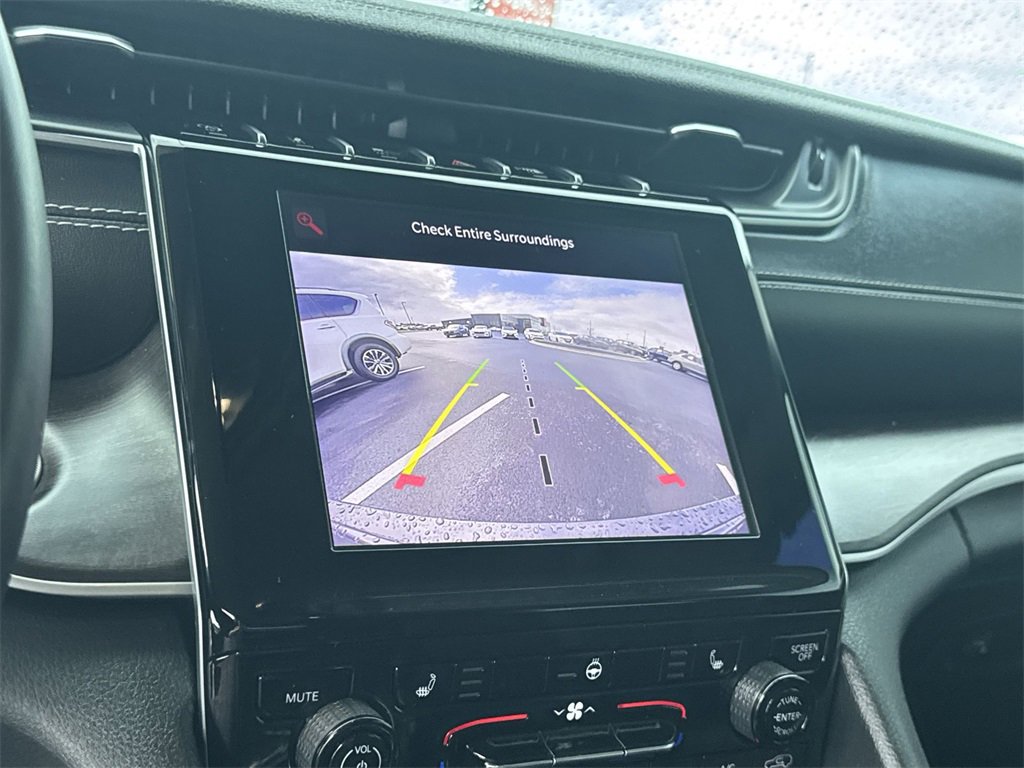 Used 2022 Jeep Grand Cherokee Limited image 23