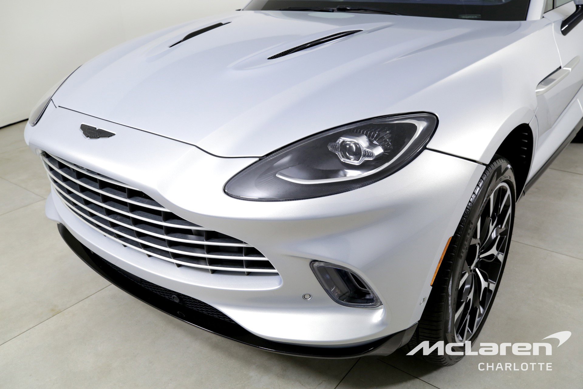 Used 2021 Aston Martin DBX image 38