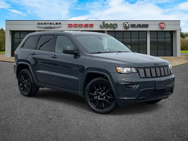 Certified 2018 Jeep Grand Cherokee Altitude RWD image 2