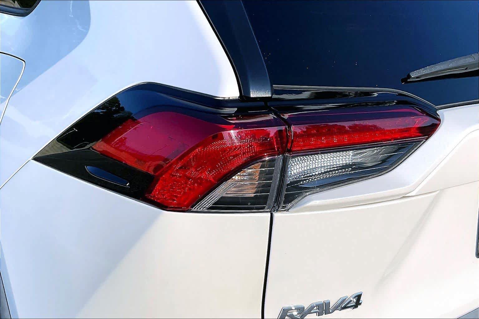 Used 2022 Toyota RAV4 XLE Premium FWD image 29
