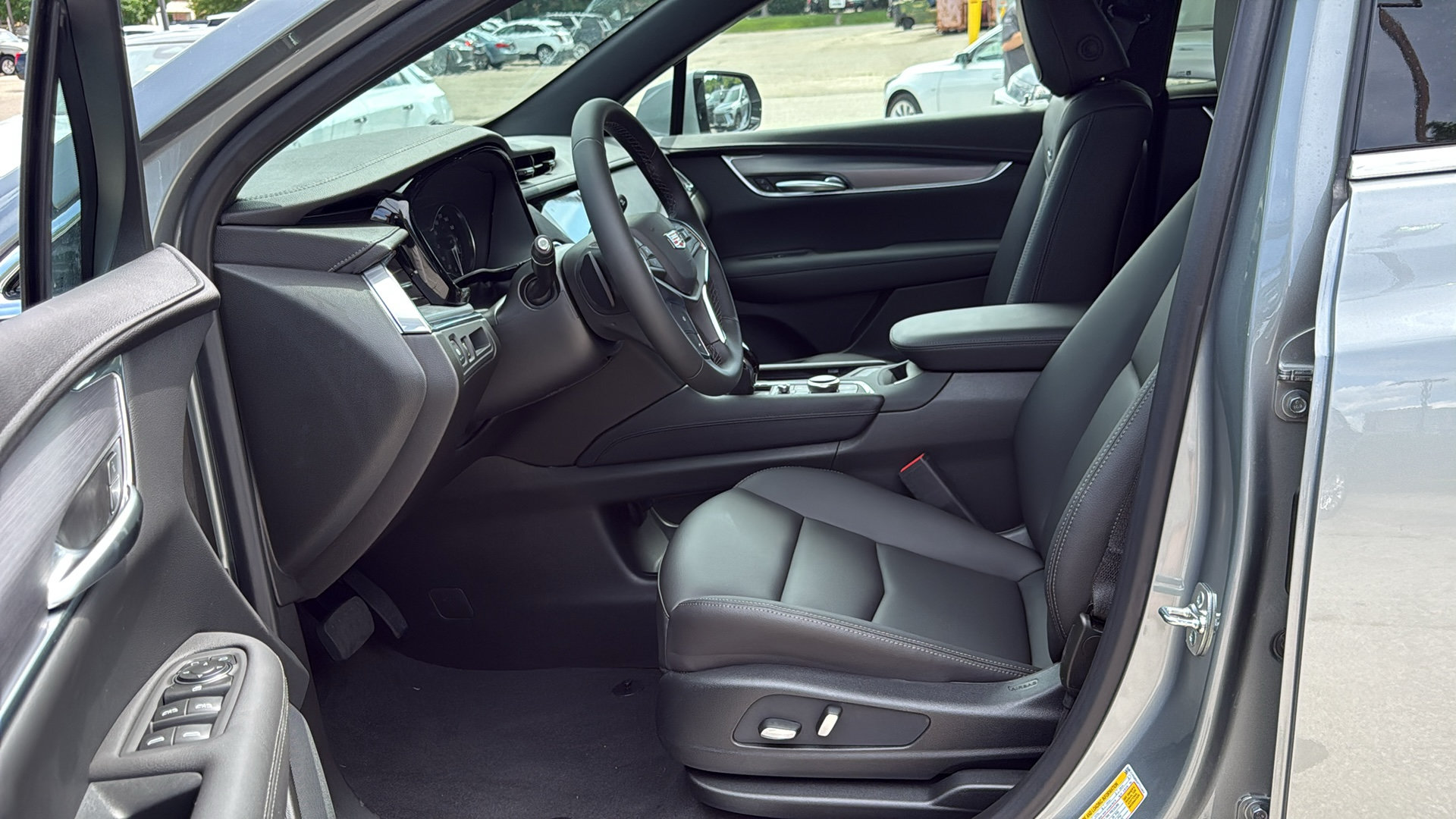 New 2026 Cadillac XT5 Luxury w/ LPO, Floor Liner Package AWD/4WD image 8