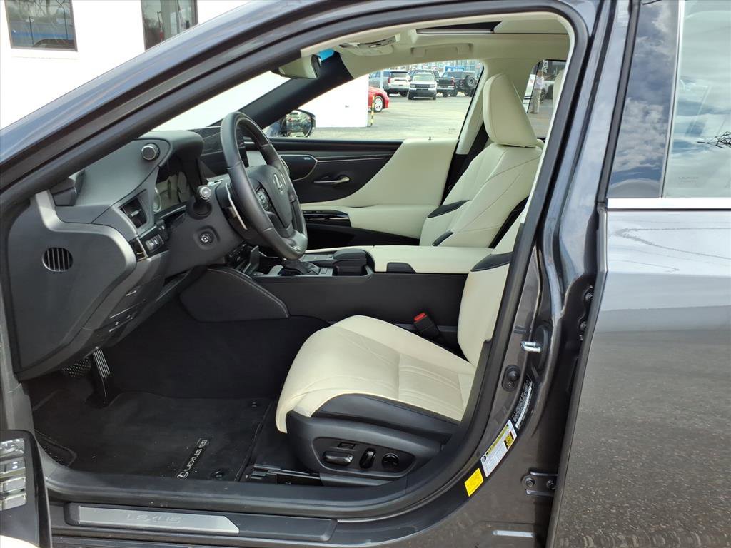 Used 2022 Lexus ES 350 Ultra Luxury w/ Accessory Package 2 FWD image 11