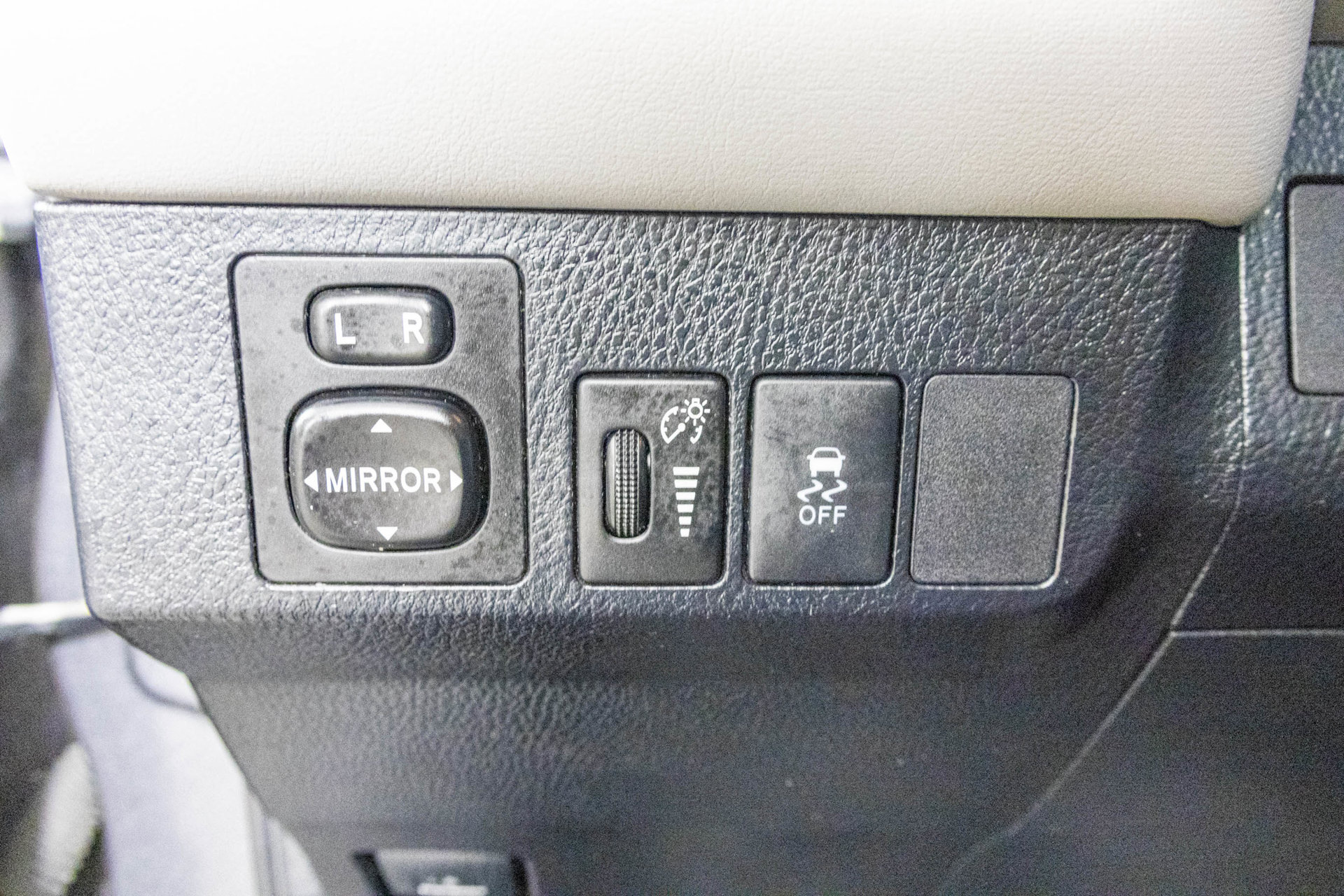 Used 2013 Toyota RAV4 XLE FWD image 33