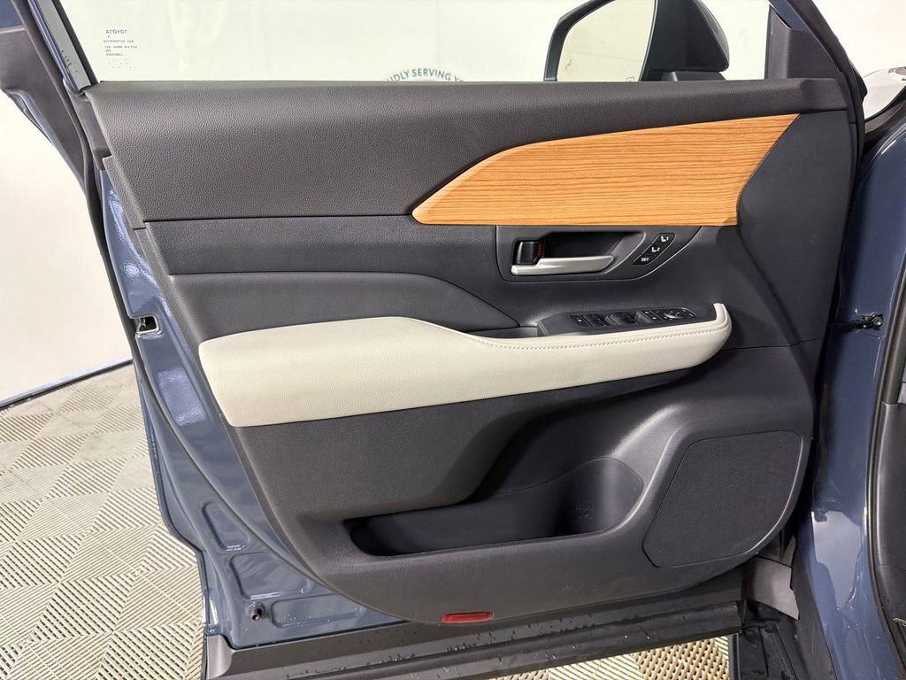 Used 2026 Toyota Grand Highlander Platinum image 12