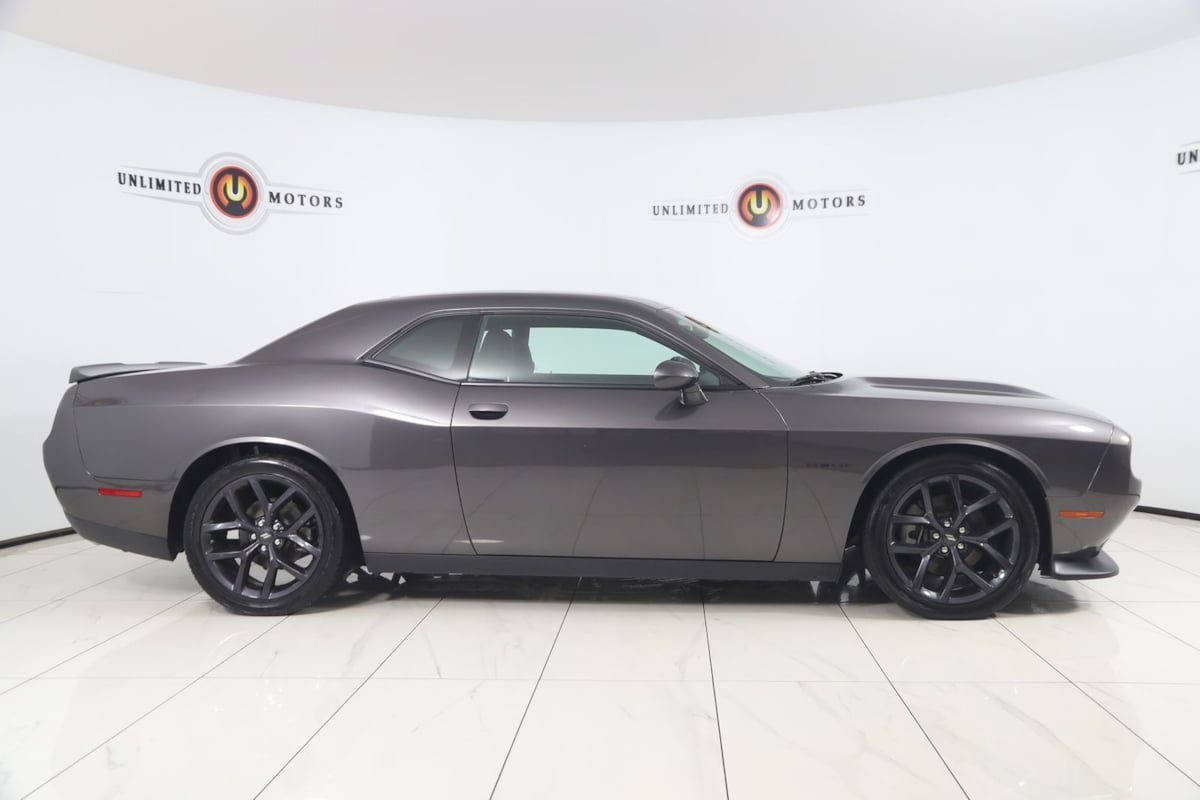 Used 2022 Dodge Challenger R/T w/ Blacktop Package RWD image 2