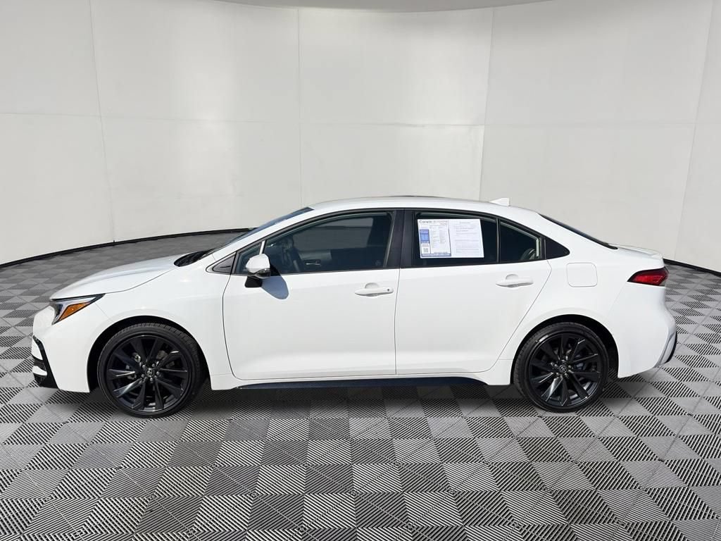 Used 2026 Toyota Corolla SE FWD image 5