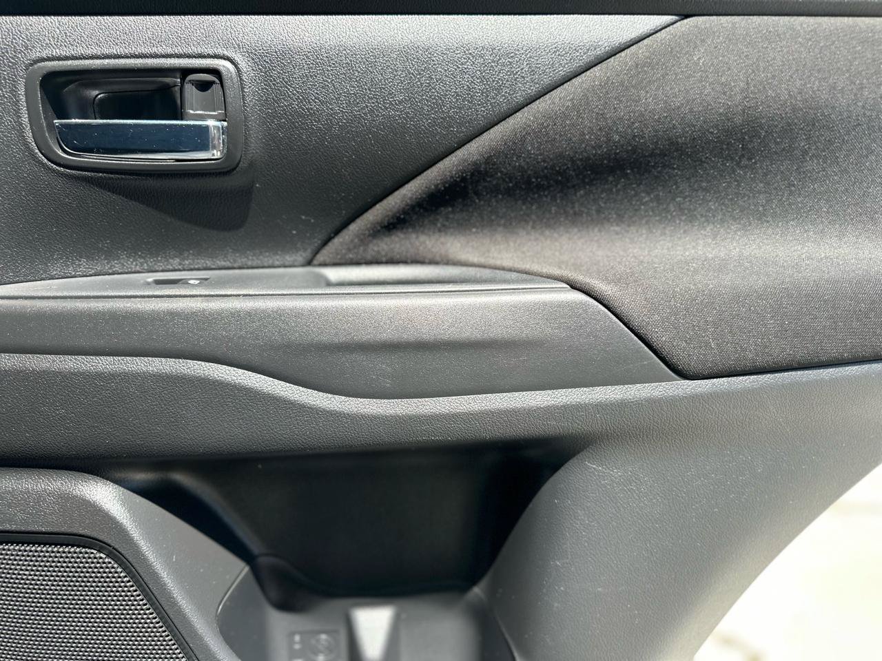 Used 2017 Mitsubishi Outlander SE AWD/4WD image 18