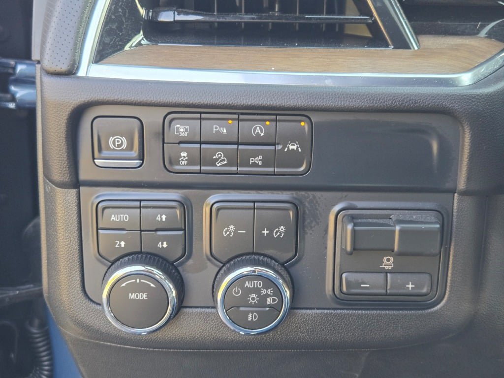 Used 2026 Chevrolet Suburban High Country w/ Sun And Tow Package AWD/4WD image 32