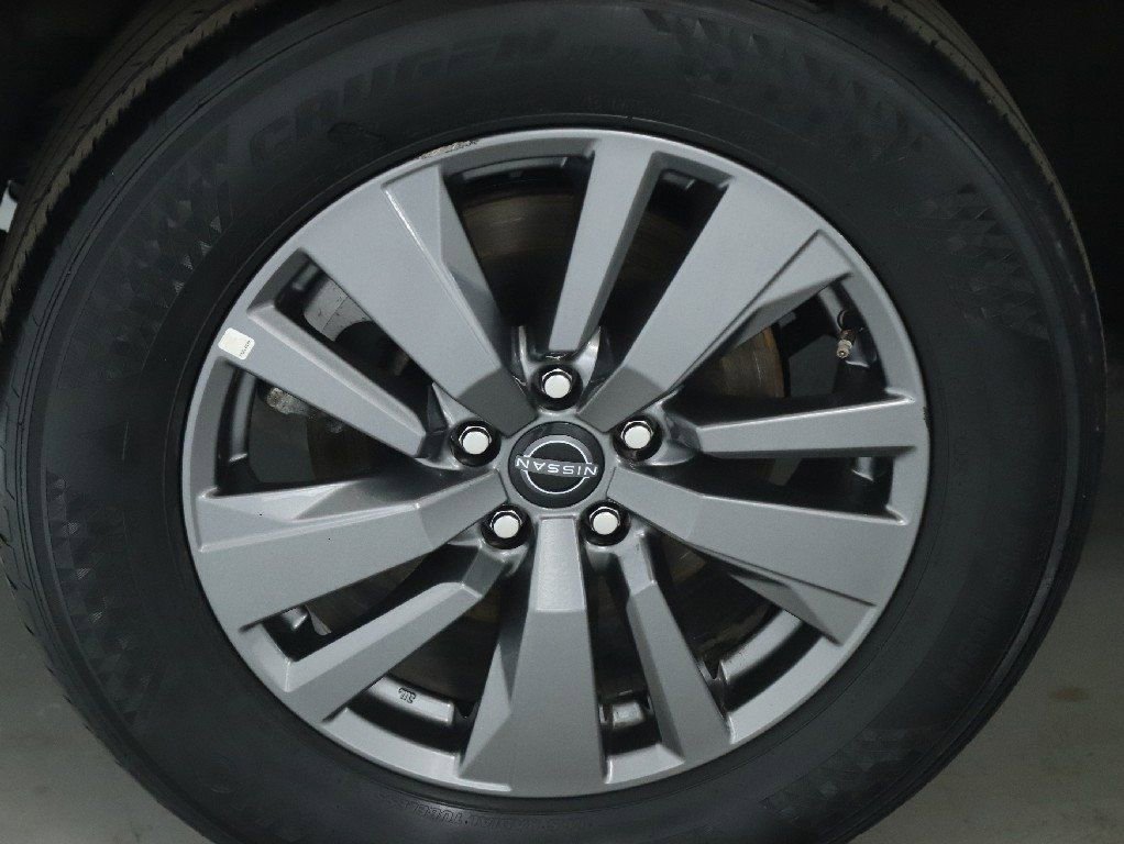 Used 2025 Nissan Pathfinder SV image 12