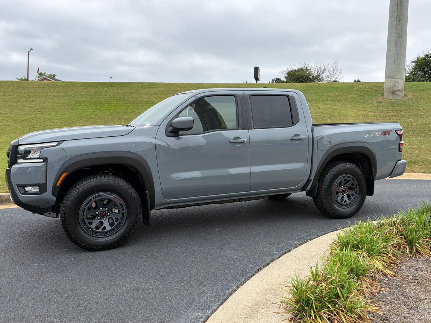 New 2026 Nissan Frontier PRO-4X w/ Pro-4x Convenience Package AWD/4WD image 3