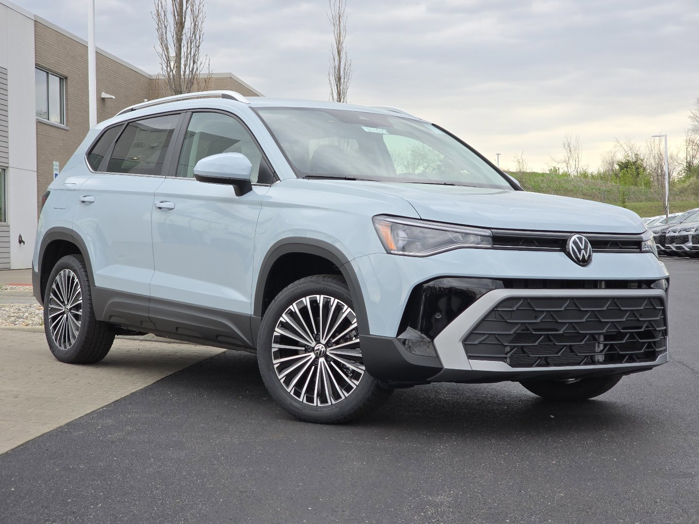 New 2026 Volkswagen Taos SE FWD image 2