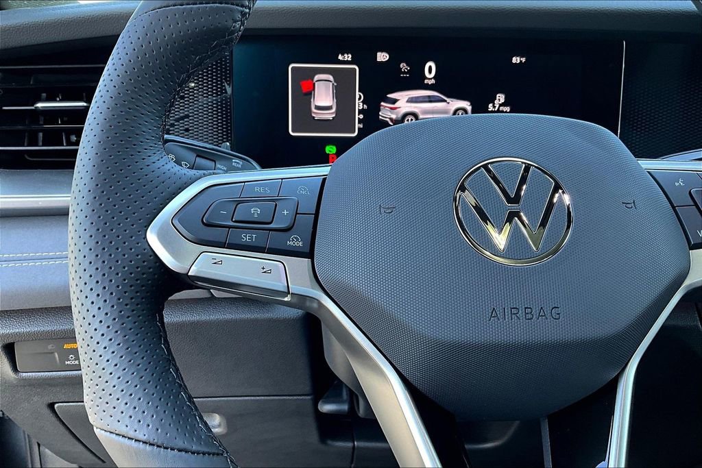 New 2026 Volkswagen Tiguan SE R-Line AWD/4WD image 9