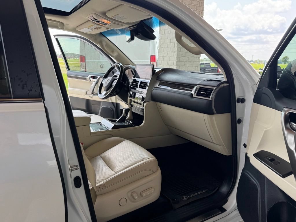 Used 2022 Lexus GX 460 Luxury w/ Accessory Package AWD/4WD image 45
