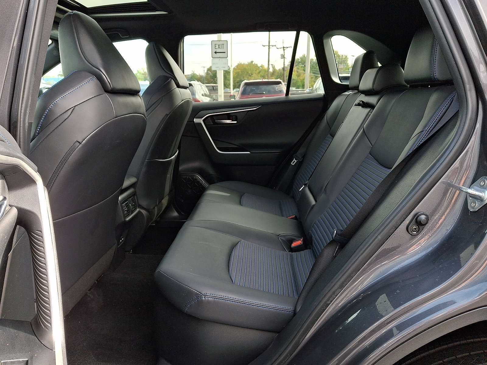 Used 2022 Toyota RAV4 XSE w/ XSE Grade Weather Package AWD/4WD image 10