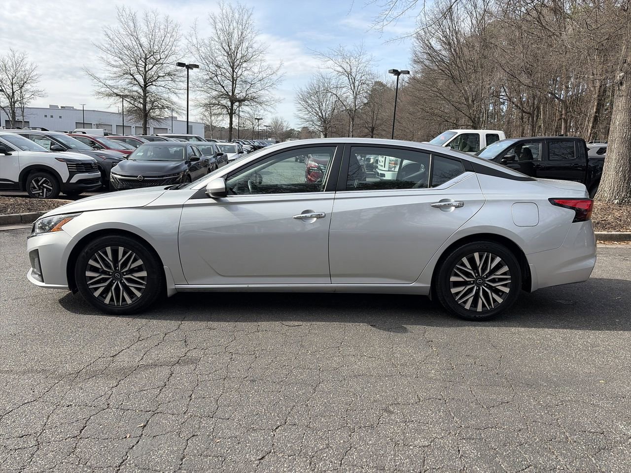 Used 2024 Nissan Altima 2.5 SV w/ SV Premium Package image 2