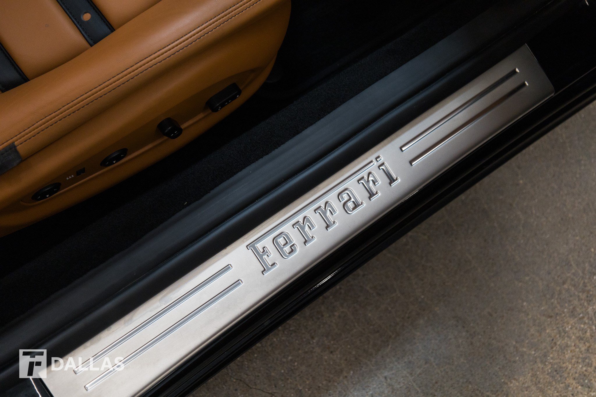 Used 2011 Ferrari California RWD image 37