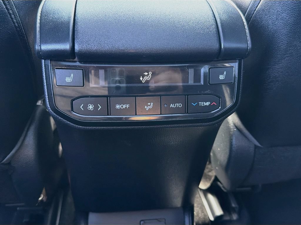Used 2023 Toyota Highlander Platinum AWD/4WD image 28