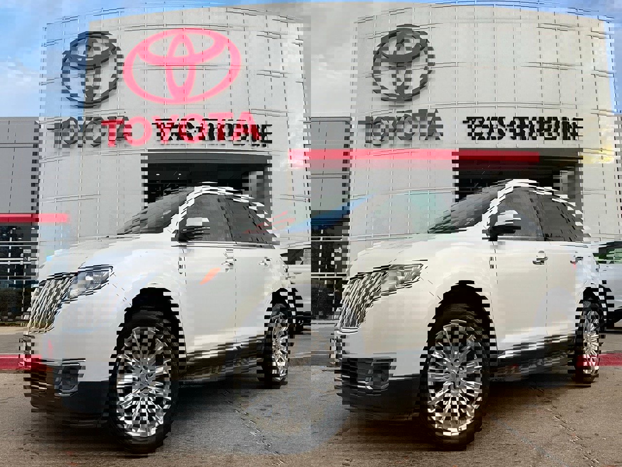 Used 2014 Lincoln MKX FWD w/ Equipment Group 102A image 2