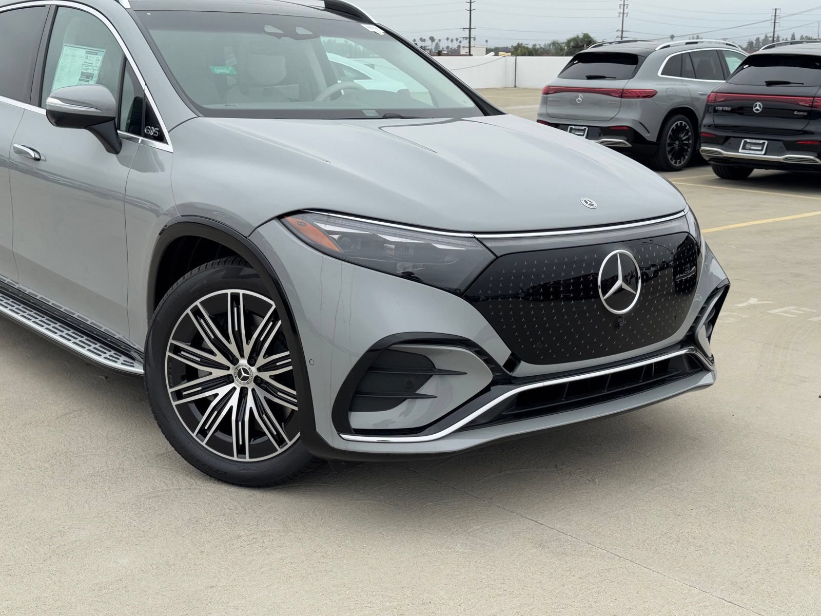 New 2026 Mercedes-Benz EQS 400 4MATIC SUV image 3