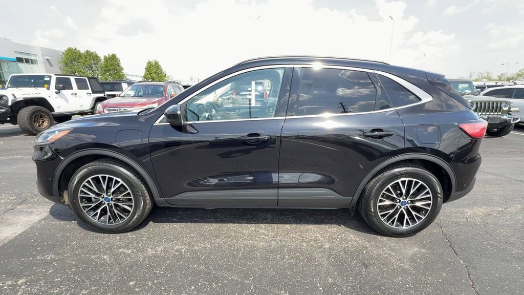 Used 2022 Ford Escape Titanium w/ Titanium Premium Package FWD image 5