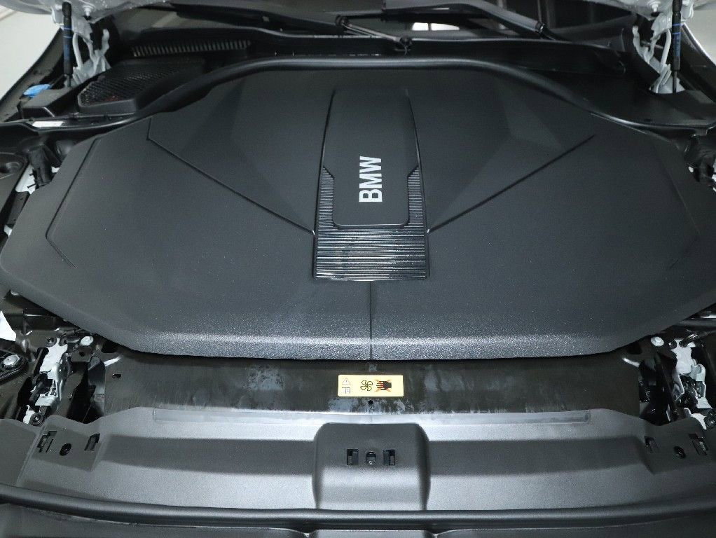 Used 2025 BMW i5 xDrive40 w/ Premium Package image 36