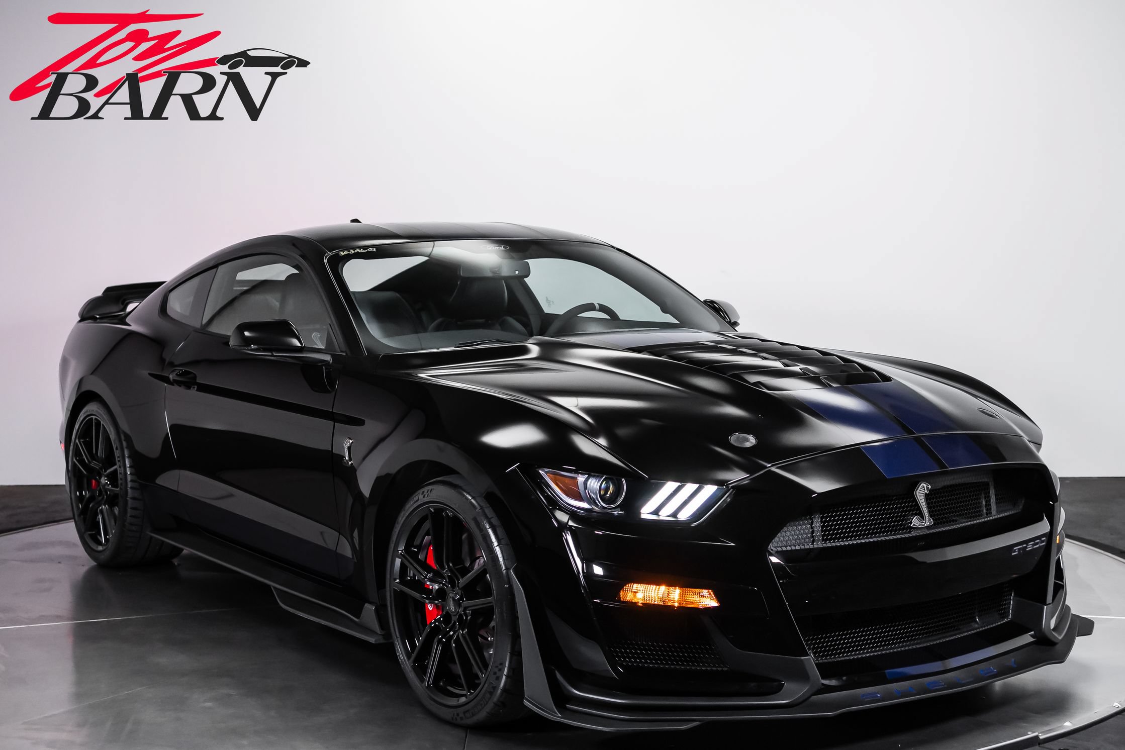 Used 2021 Ford Mustang Shelby GT500 w/ Technology Package RWD image 7