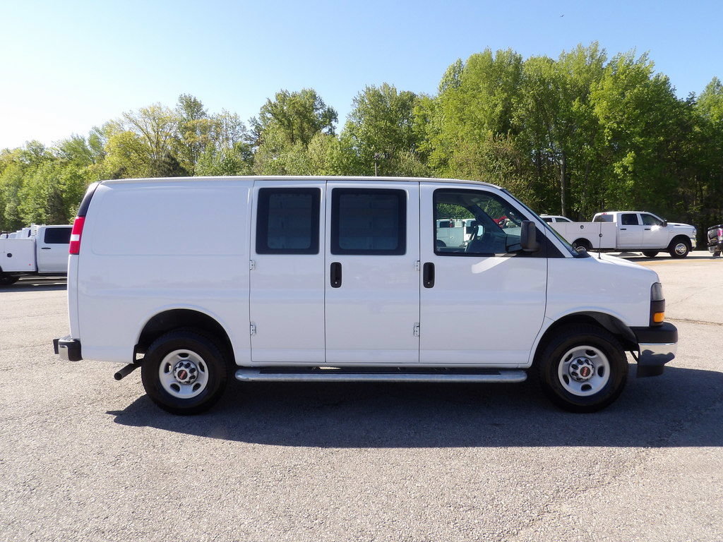 Used 2024 GMC Savana 2500 w/ Driver Convenience Package RWD image 9