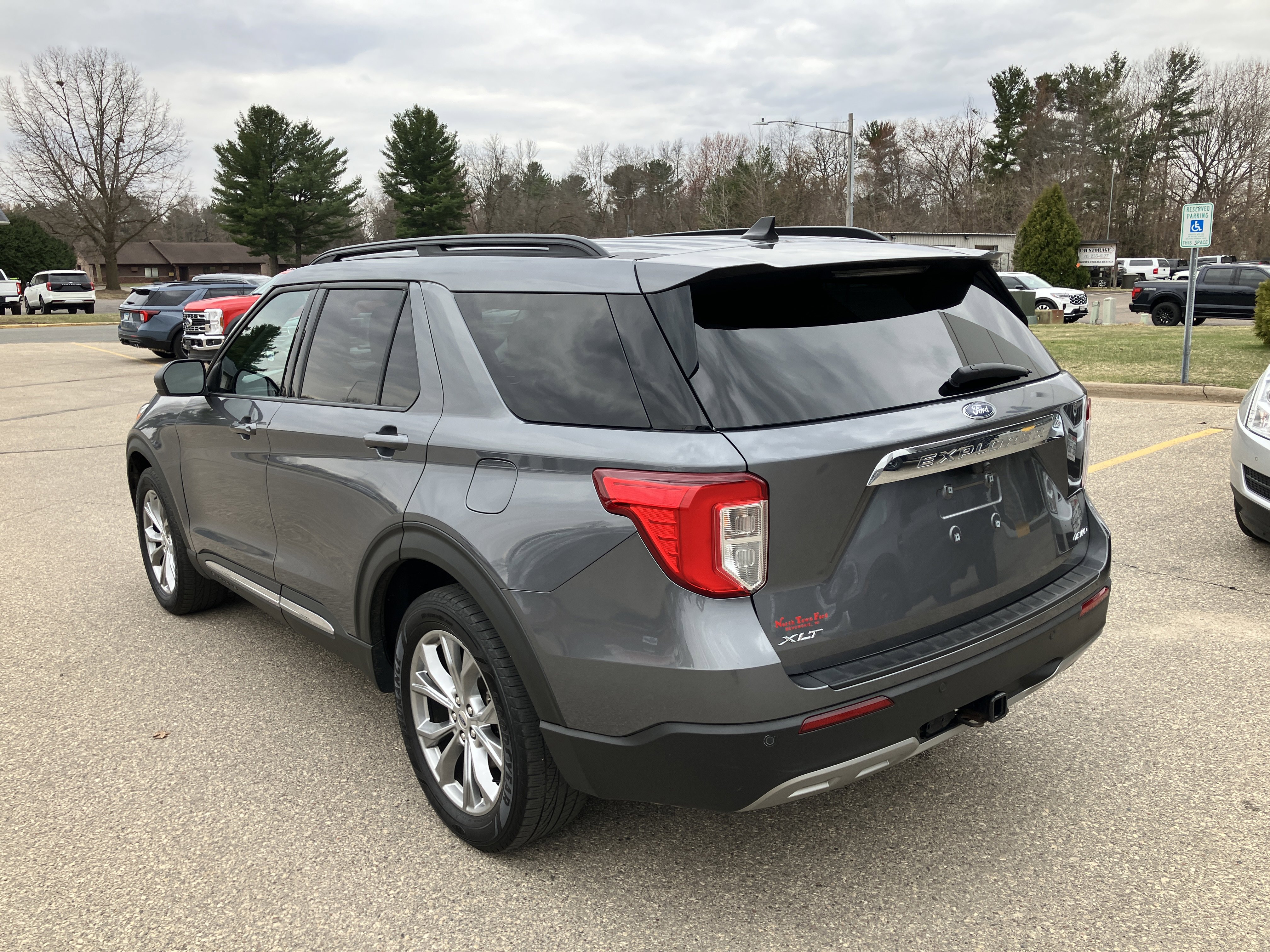 Used 2021 Ford Explorer XLT w/ Equipment Group 202A AWD/4WD image 8