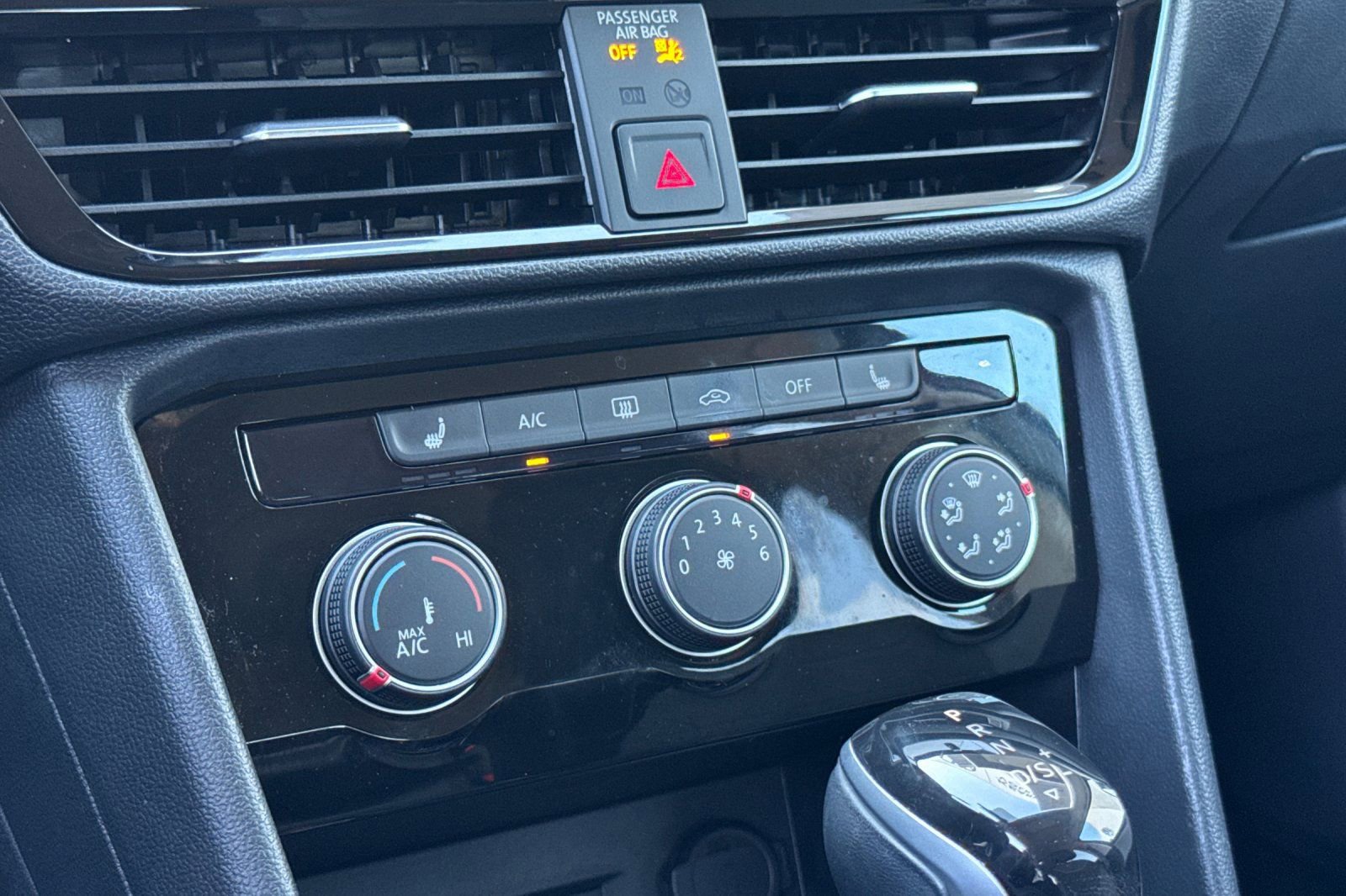 Used 2023 Volkswagen Taos SE image 20