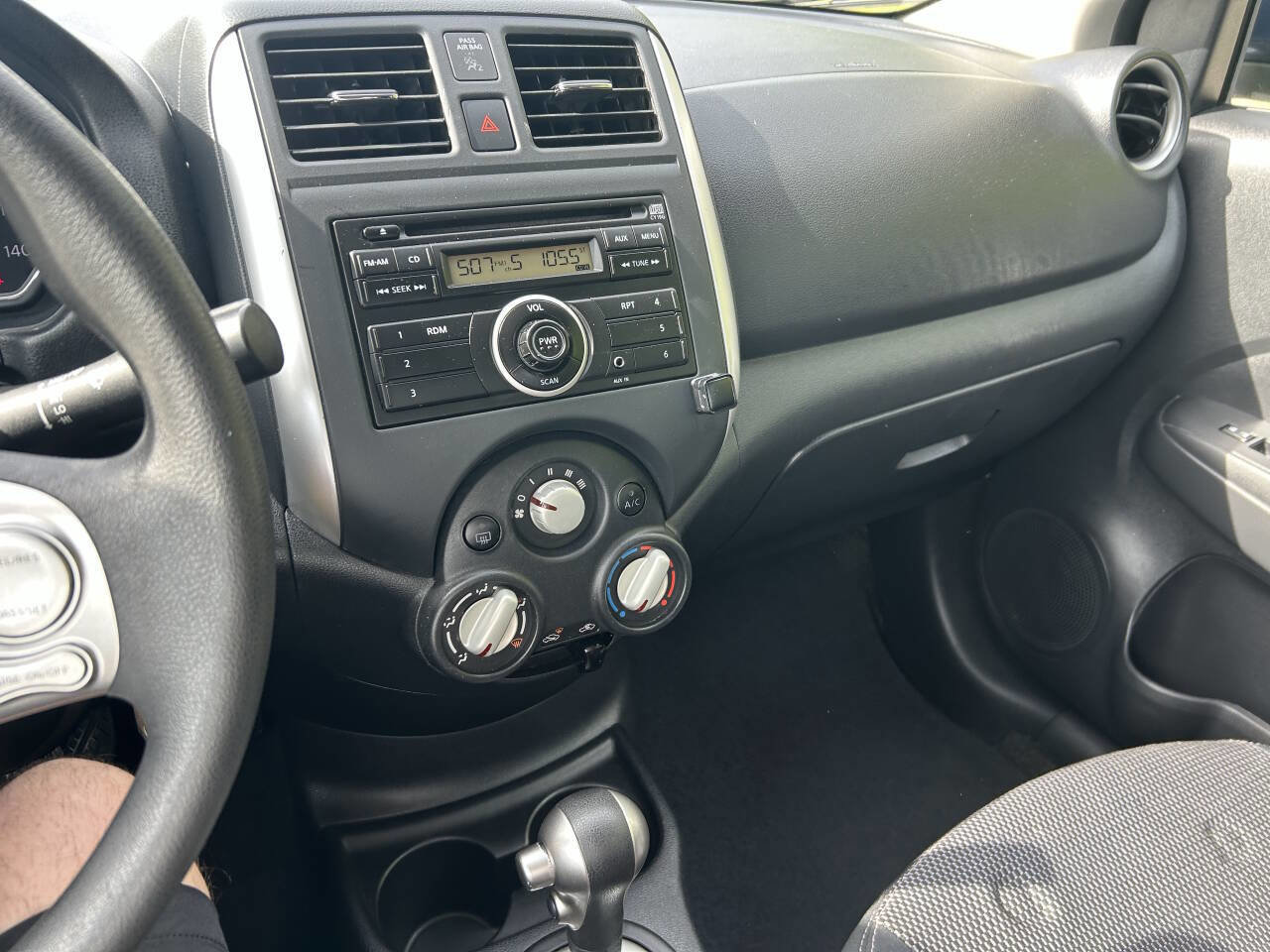 Used 2014 Nissan Versa SV FWD image 15