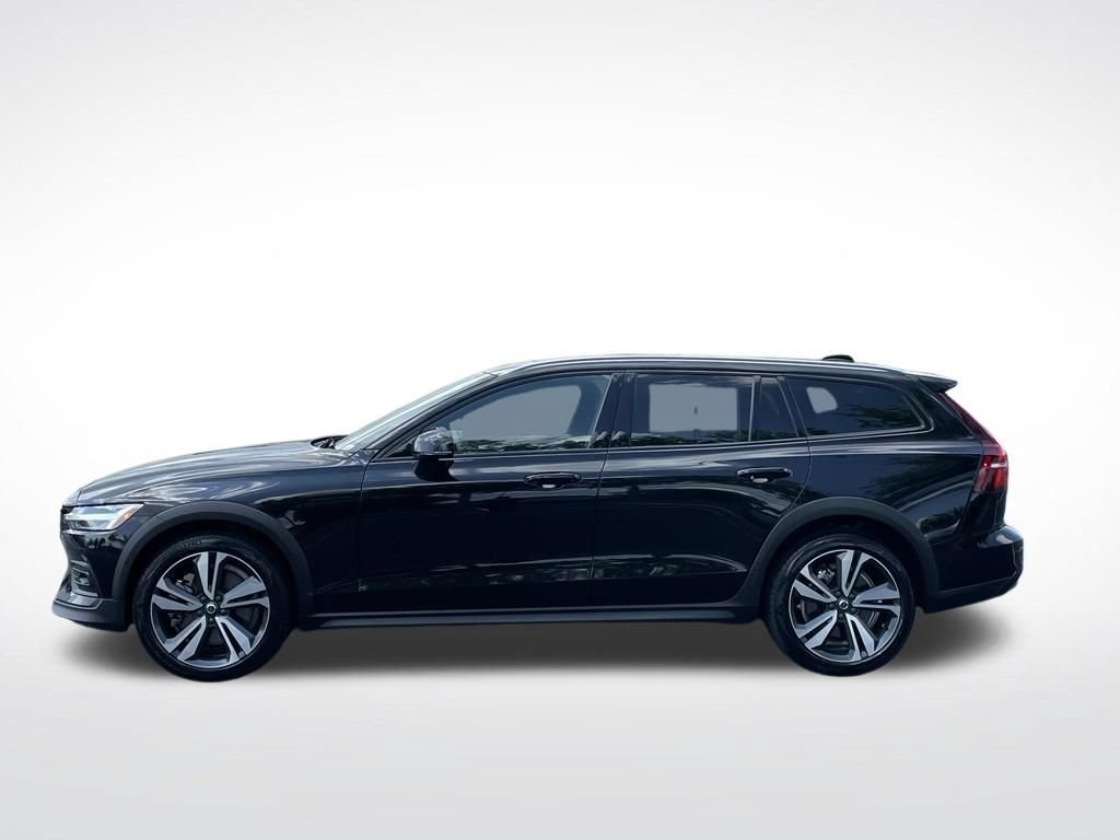 Used 2025 Volvo V60 B5 Cross Country Plus AWD/4WD image 2
