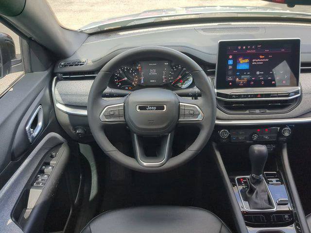 Certified 2024 Jeep Compass Latitude AWD/4WD image 17