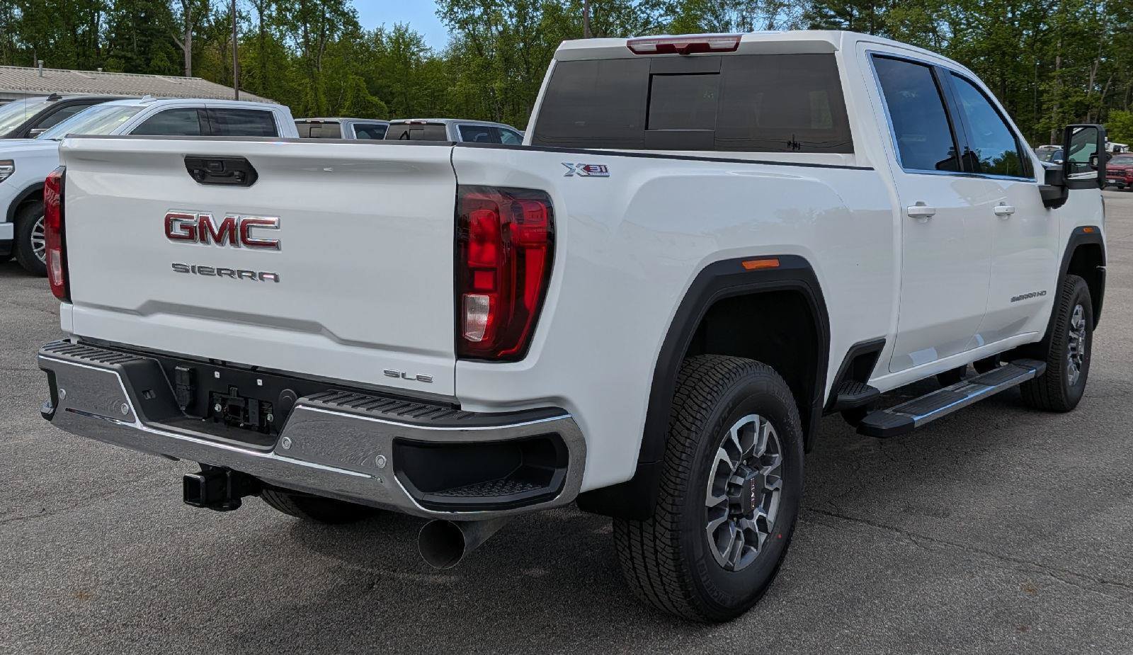 New 2026 GMC Sierra 2500 SLE w/ SLE Value Package; AWD/4WD image 8