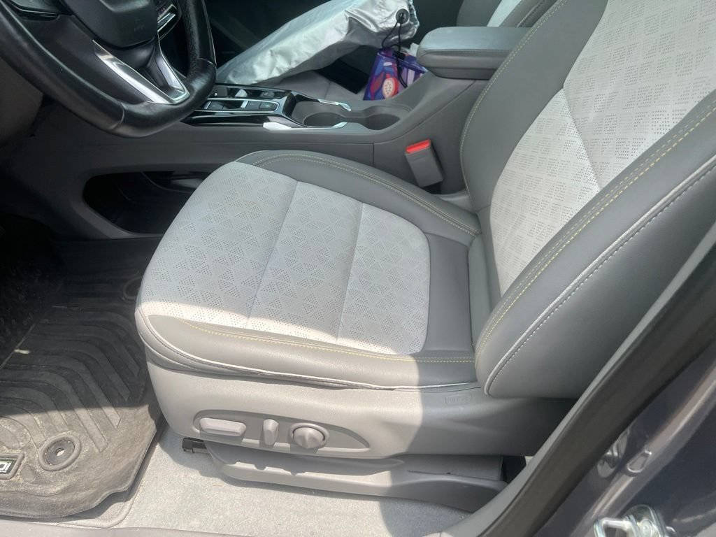 Used 2023 Chevrolet Bolt EUV Premier w/ Sun & Sound Package FWD image 7