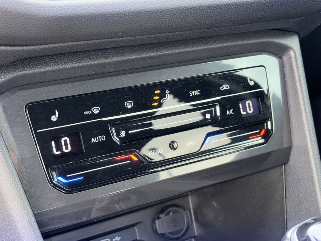Certified 2023 Volkswagen Tiguan SE R-Line image 8