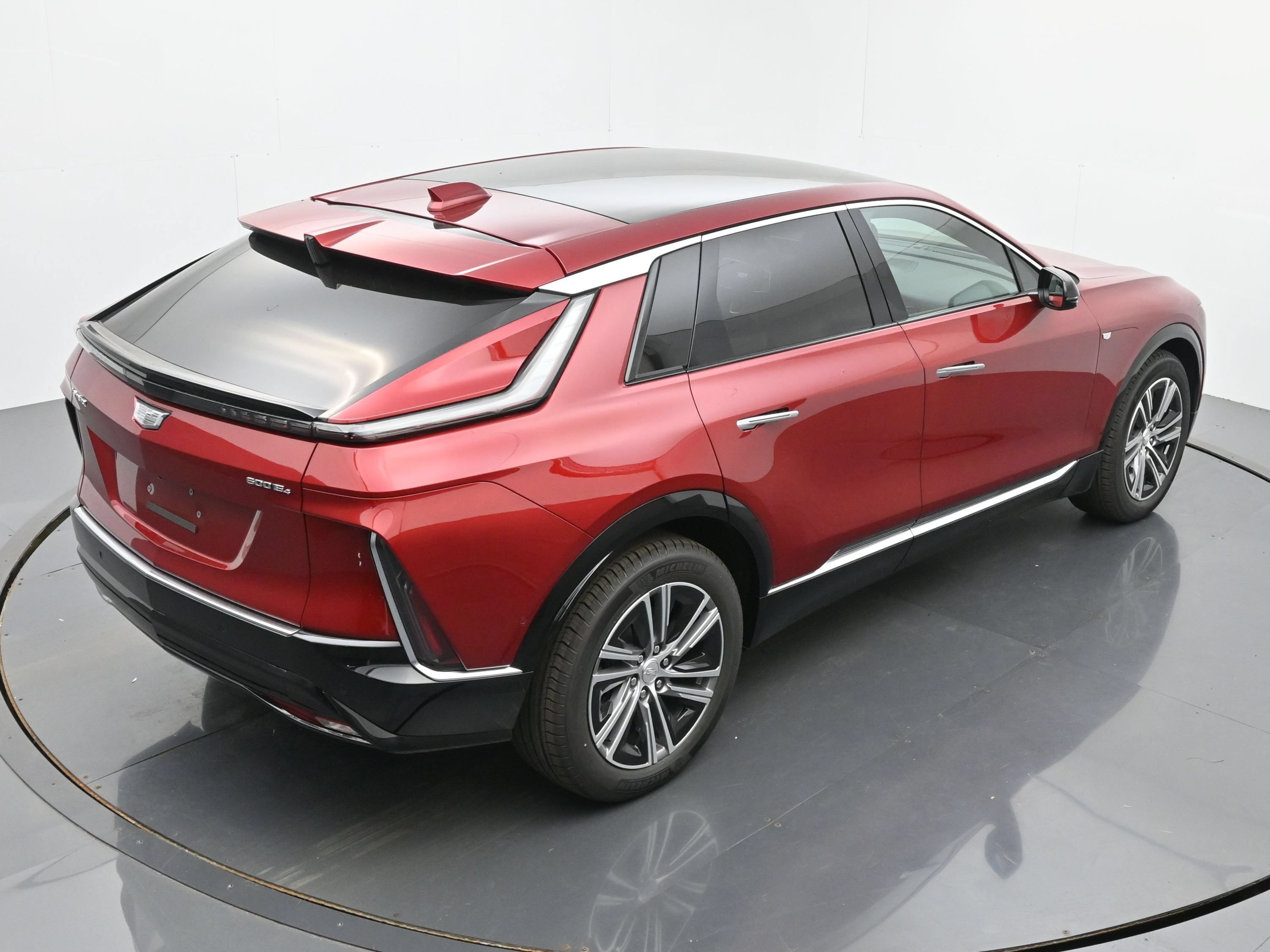 New 2026 Cadillac Lyriq Luxury w/ LPO, Floor Liner Package AWD/4WD image 27