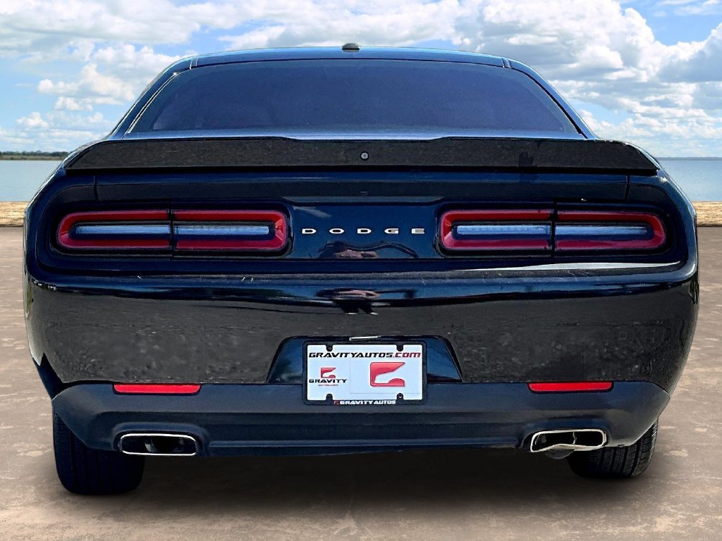 Used 2019 Dodge Challenger SXT RWD image 5