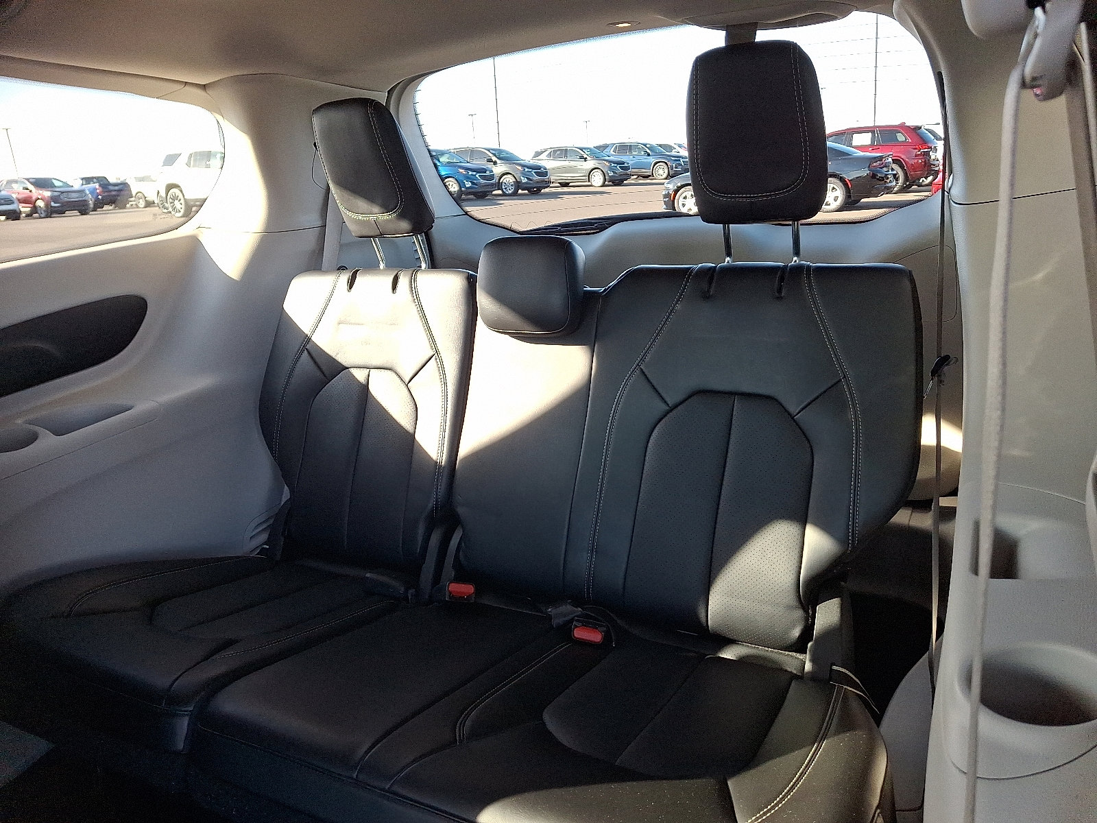 Used 2024 Chrysler Pacifica Touring-L FWD image 10