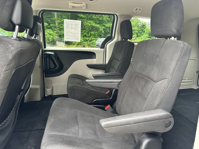 Used 2015 Dodge Grand Caravan SXT w/ UConnect Hands-Free Group FWD image 19