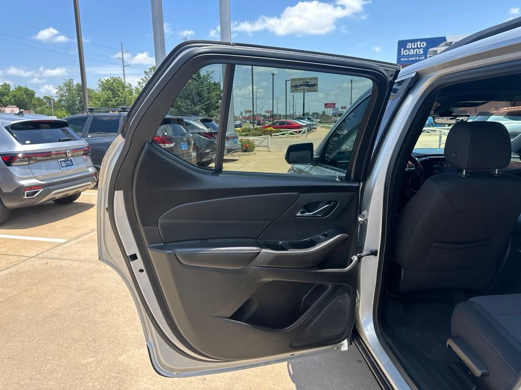 Used 2022 Chevrolet Traverse LT FWD image 13