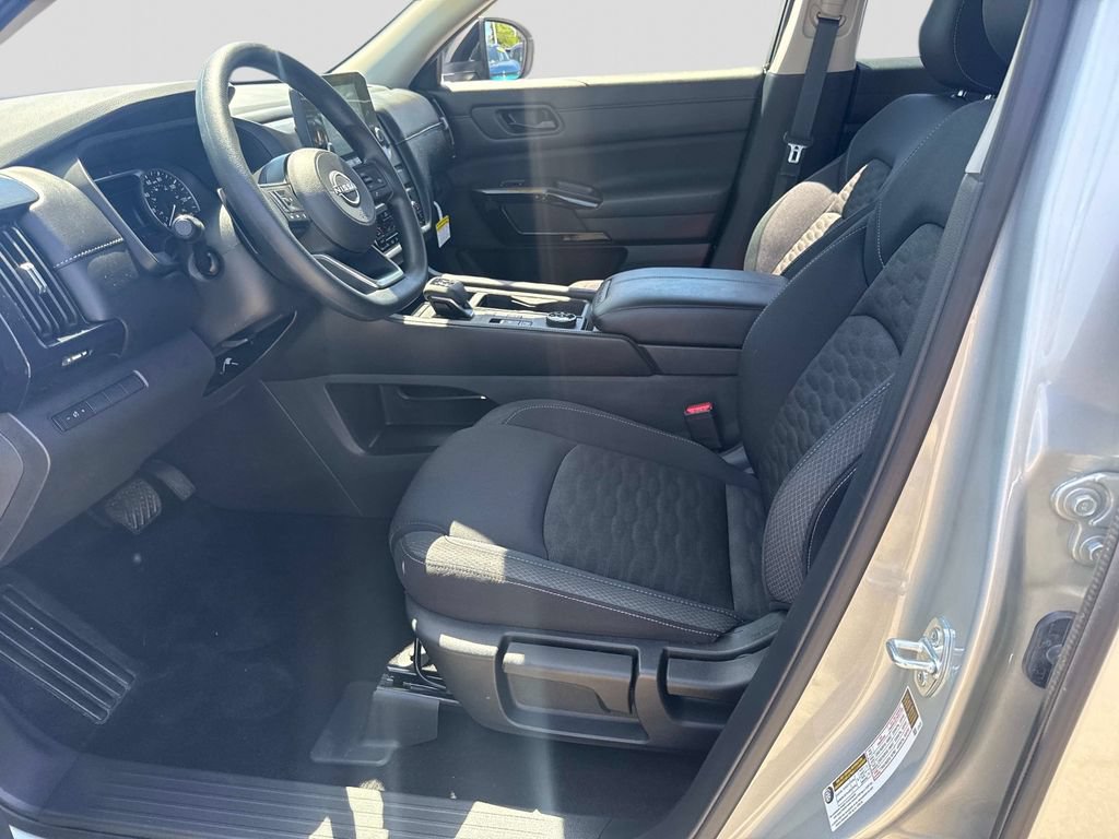 Certified 2025 Nissan Pathfinder S AWD/4WD image 17