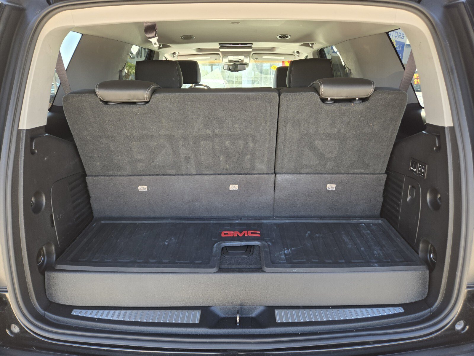 Used 2017 GMC Yukon Denali AWD/4WD image 12