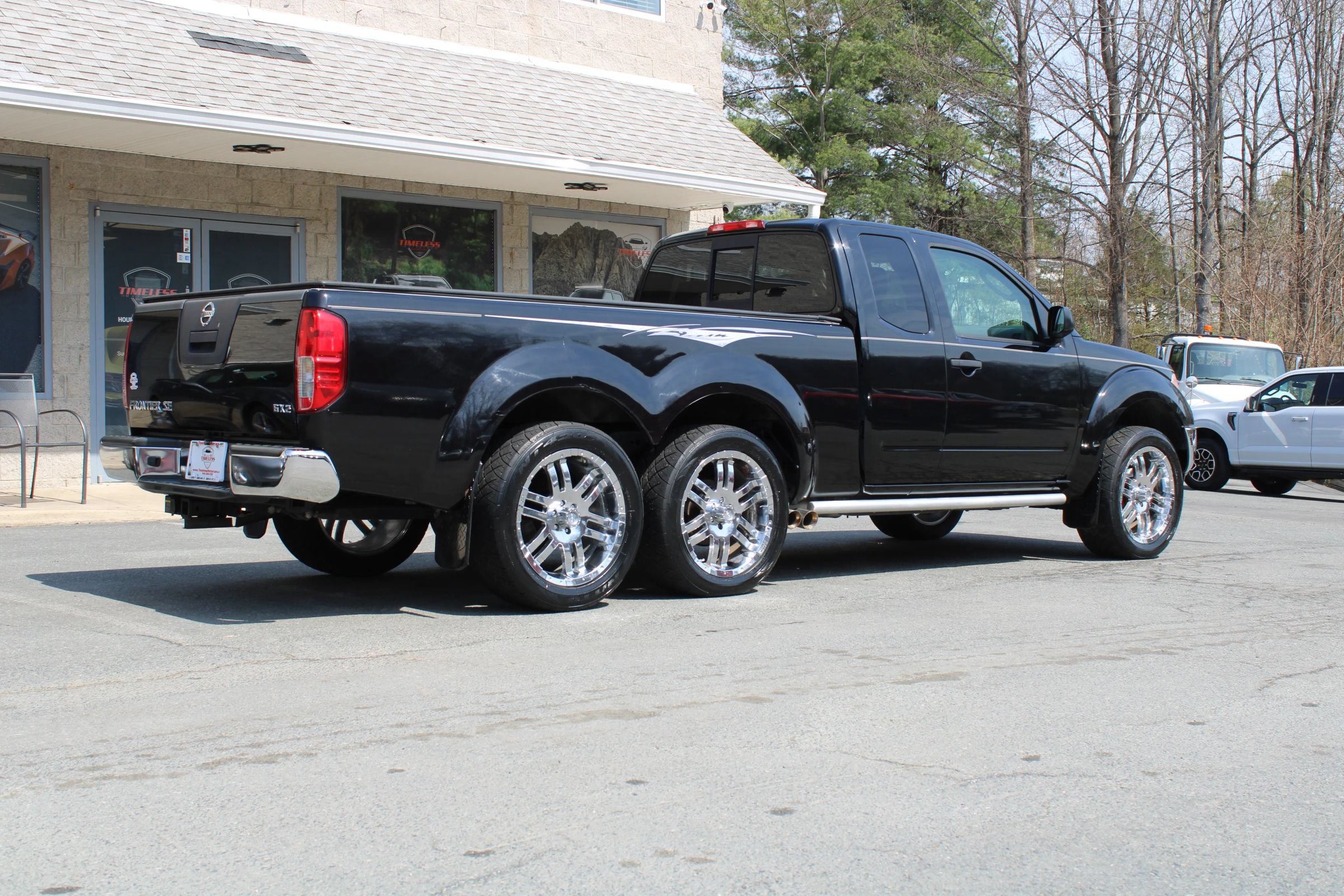 Used 2010 Nissan Frontier SE w/ SE Value Truck Pkg RWD image 4